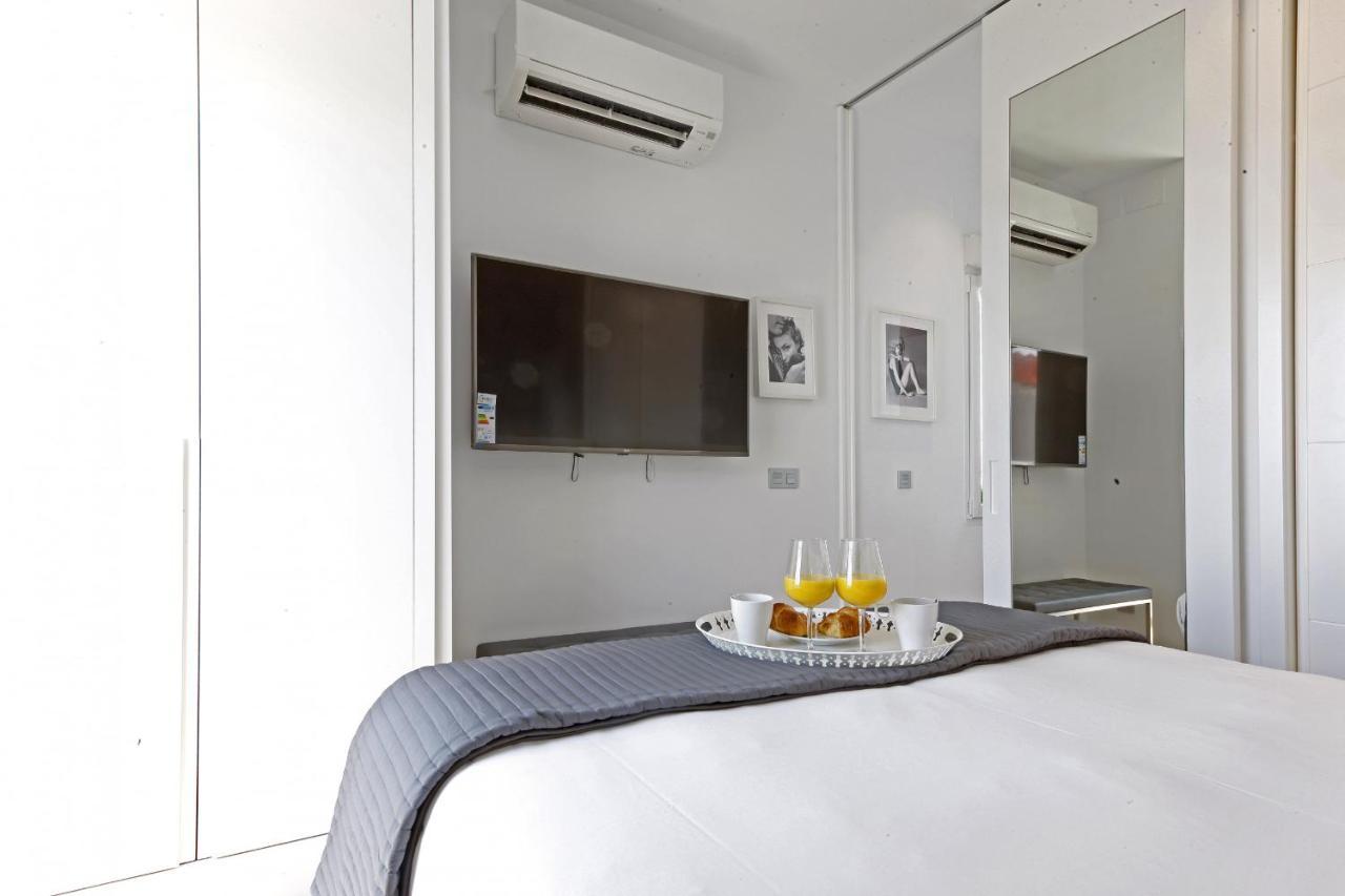Latina Plaza Apartment Мадрид Екстериор снимка