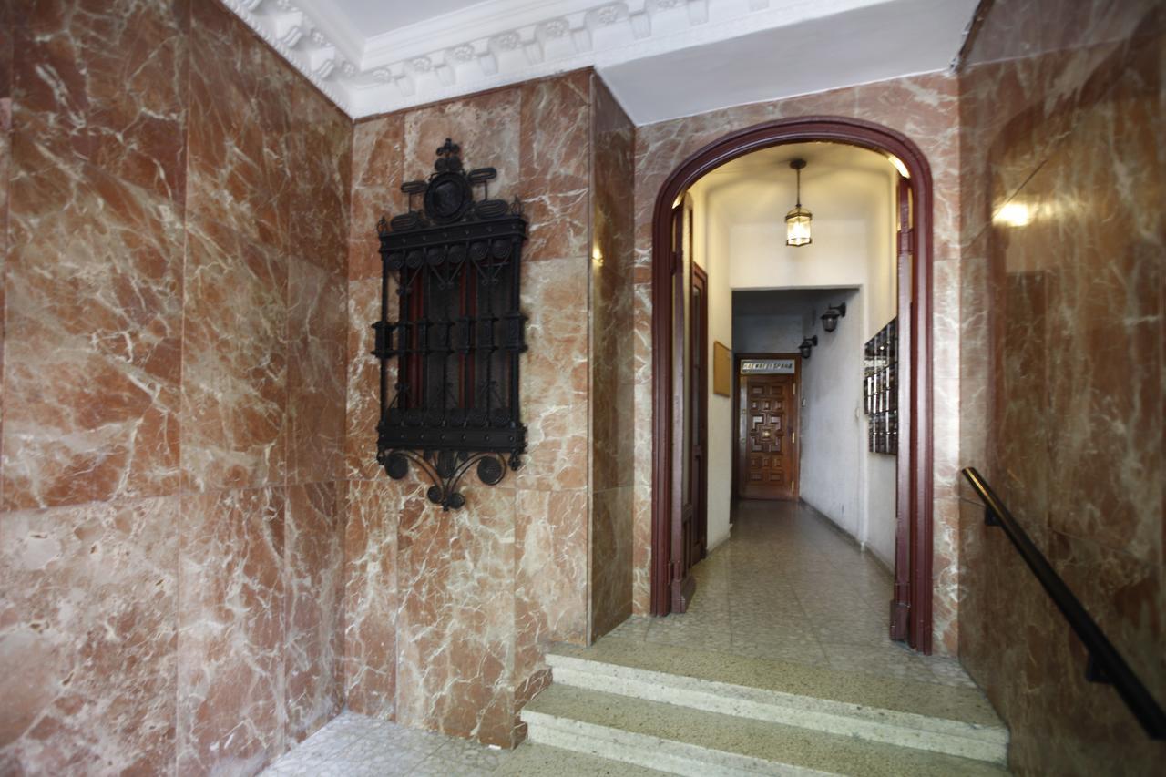 Latina Plaza Apartment Мадрид Екстериор снимка